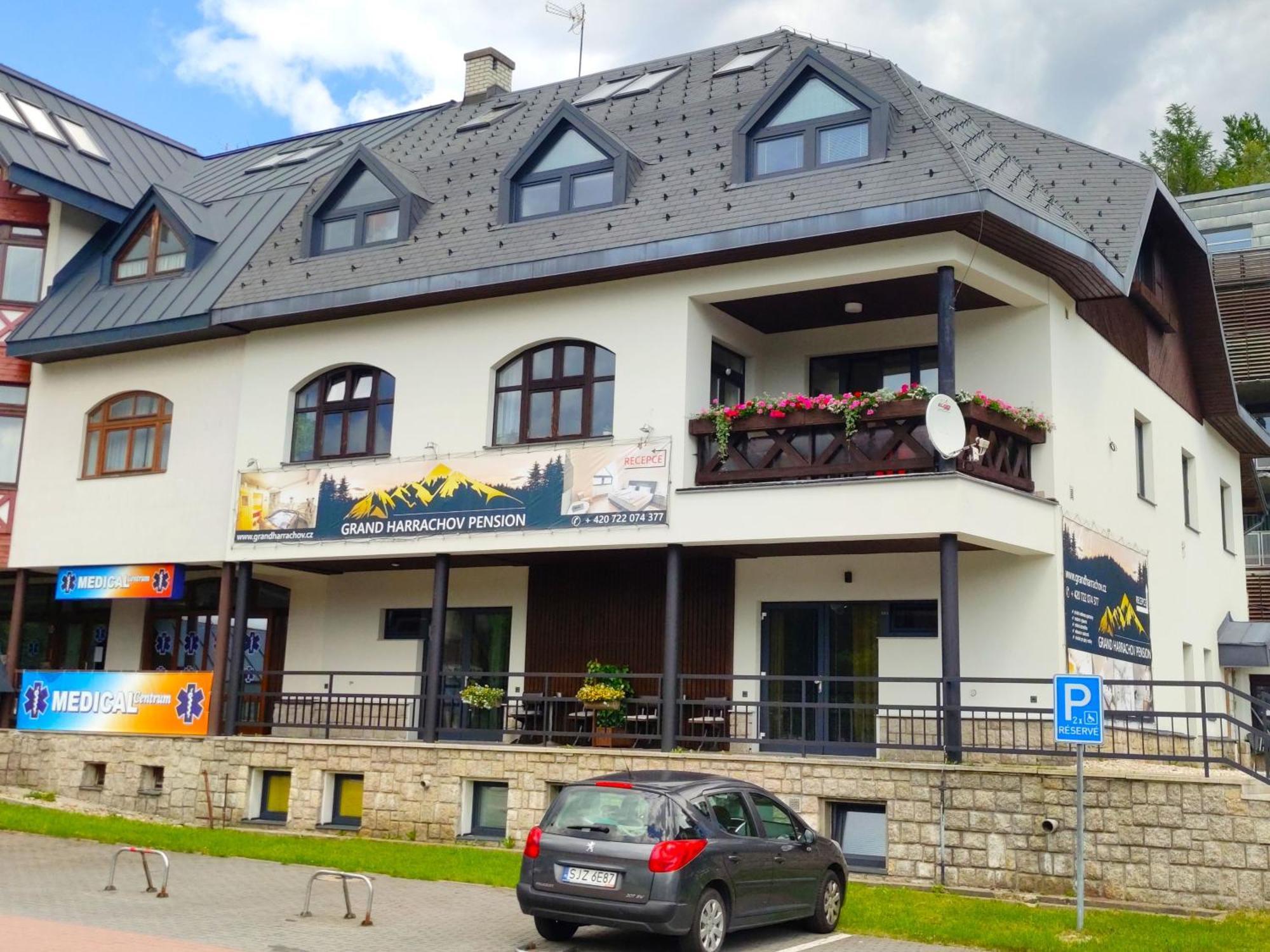 Grand Harrachov Pension V Centru Dış mekan fotoğraf